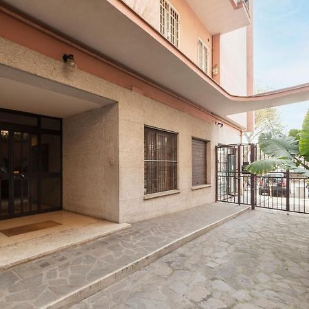 Monteverde Roomy Apartment Sun And Flowers Рим Екстериор снимка