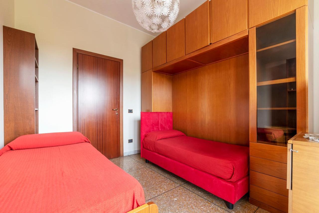 Monteverde Roomy Apartment Sun And Flowers Рим Екстериор снимка