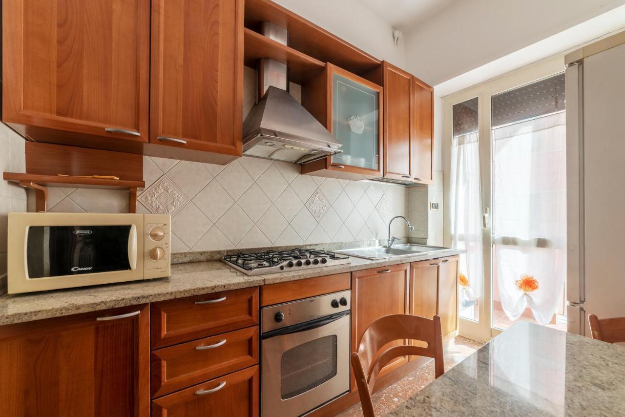Monteverde Roomy Apartment Sun And Flowers Рим Екстериор снимка