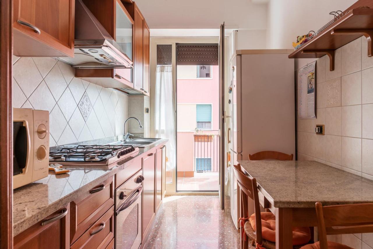 Monteverde Roomy Apartment Sun And Flowers Рим Екстериор снимка