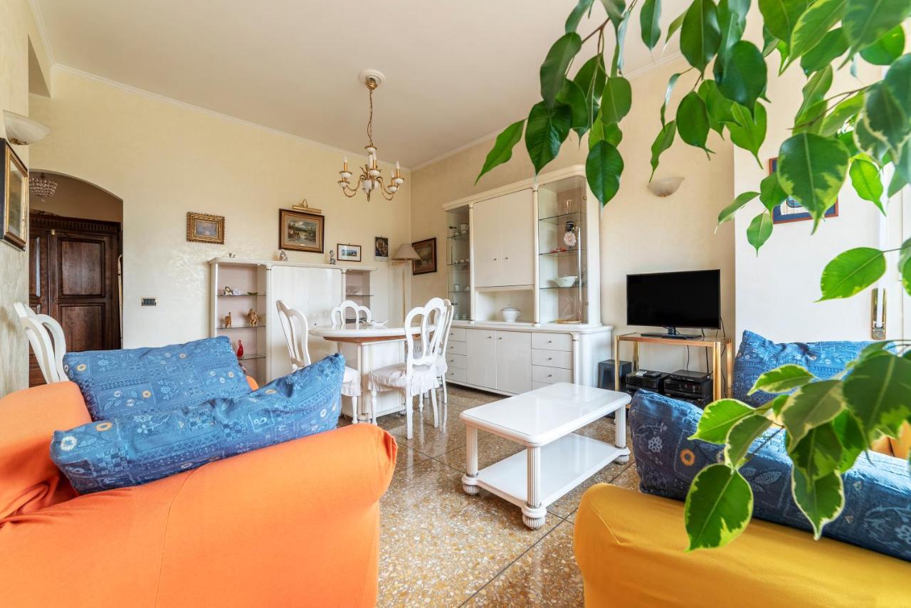 Monteverde Roomy Apartment Sun And Flowers Рим Екстериор снимка