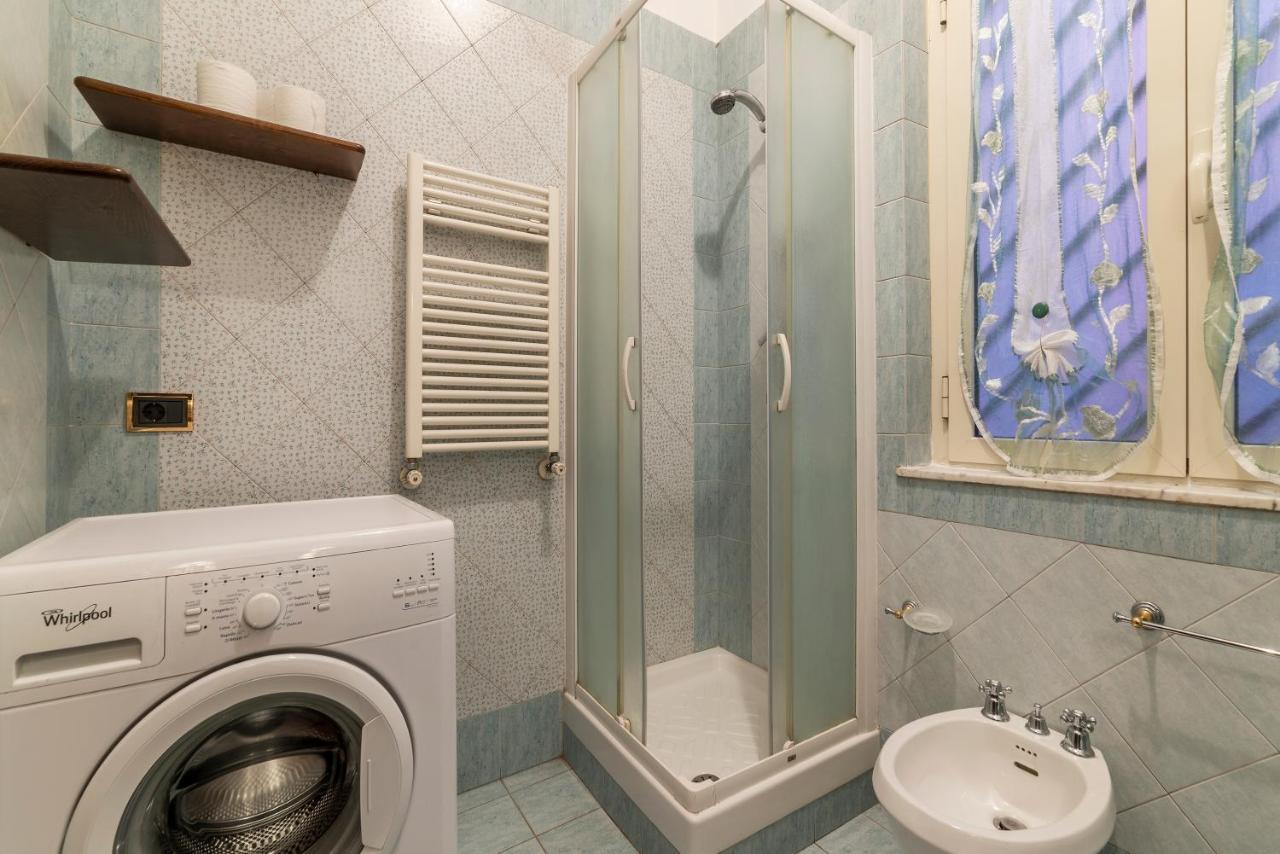 Monteverde Roomy Apartment Sun And Flowers Рим Екстериор снимка