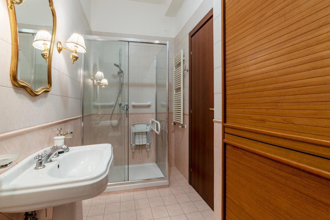 Monteverde Roomy Apartment Sun And Flowers Рим Екстериор снимка