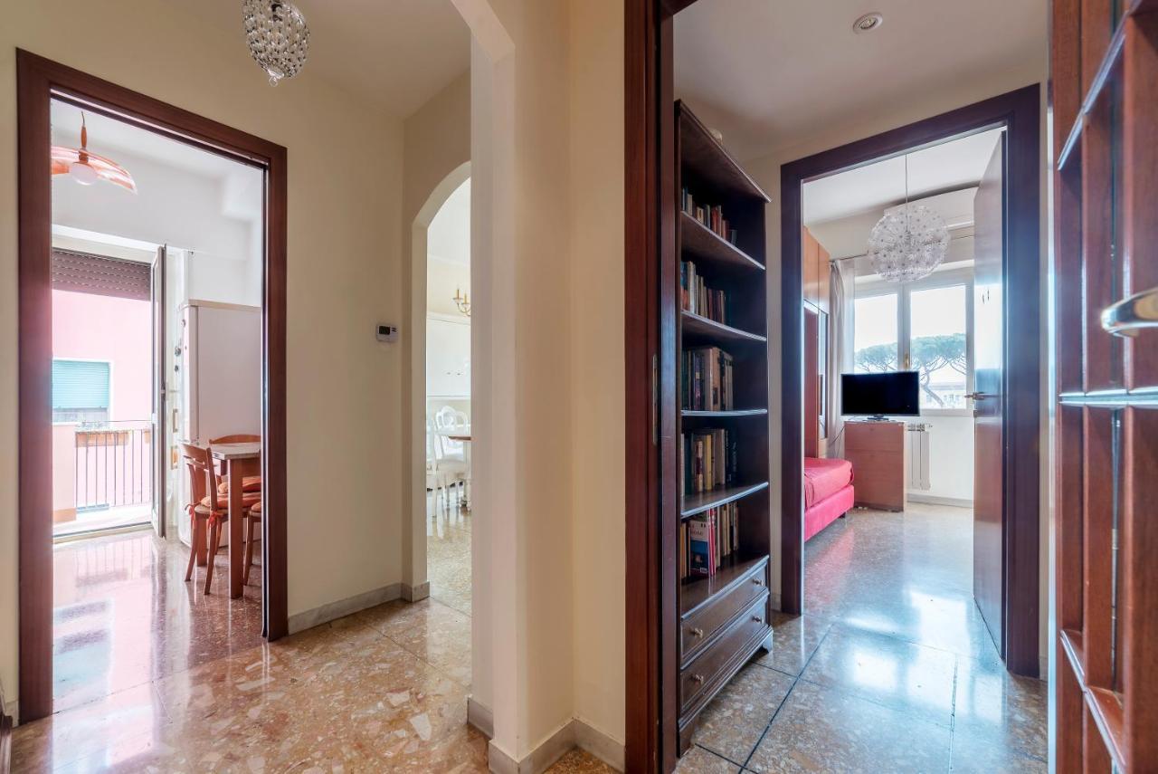Monteverde Roomy Apartment Sun And Flowers Рим Екстериор снимка