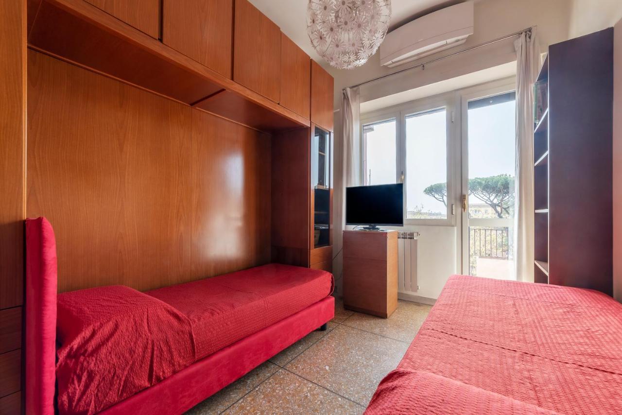 Monteverde Roomy Apartment Sun And Flowers Рим Екстериор снимка