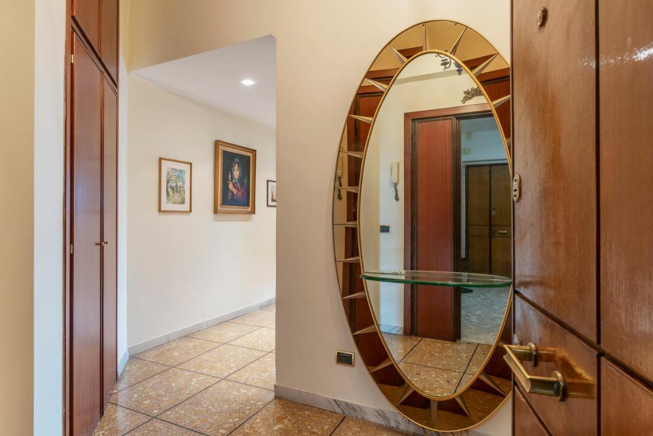 Monteverde Roomy Apartment Sun And Flowers Рим Екстериор снимка