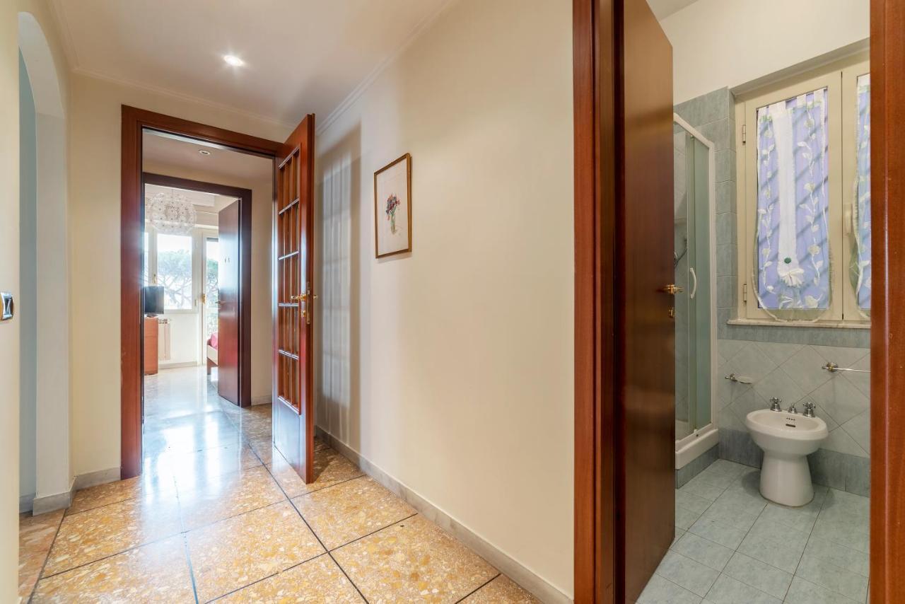 Monteverde Roomy Apartment Sun And Flowers Рим Екстериор снимка