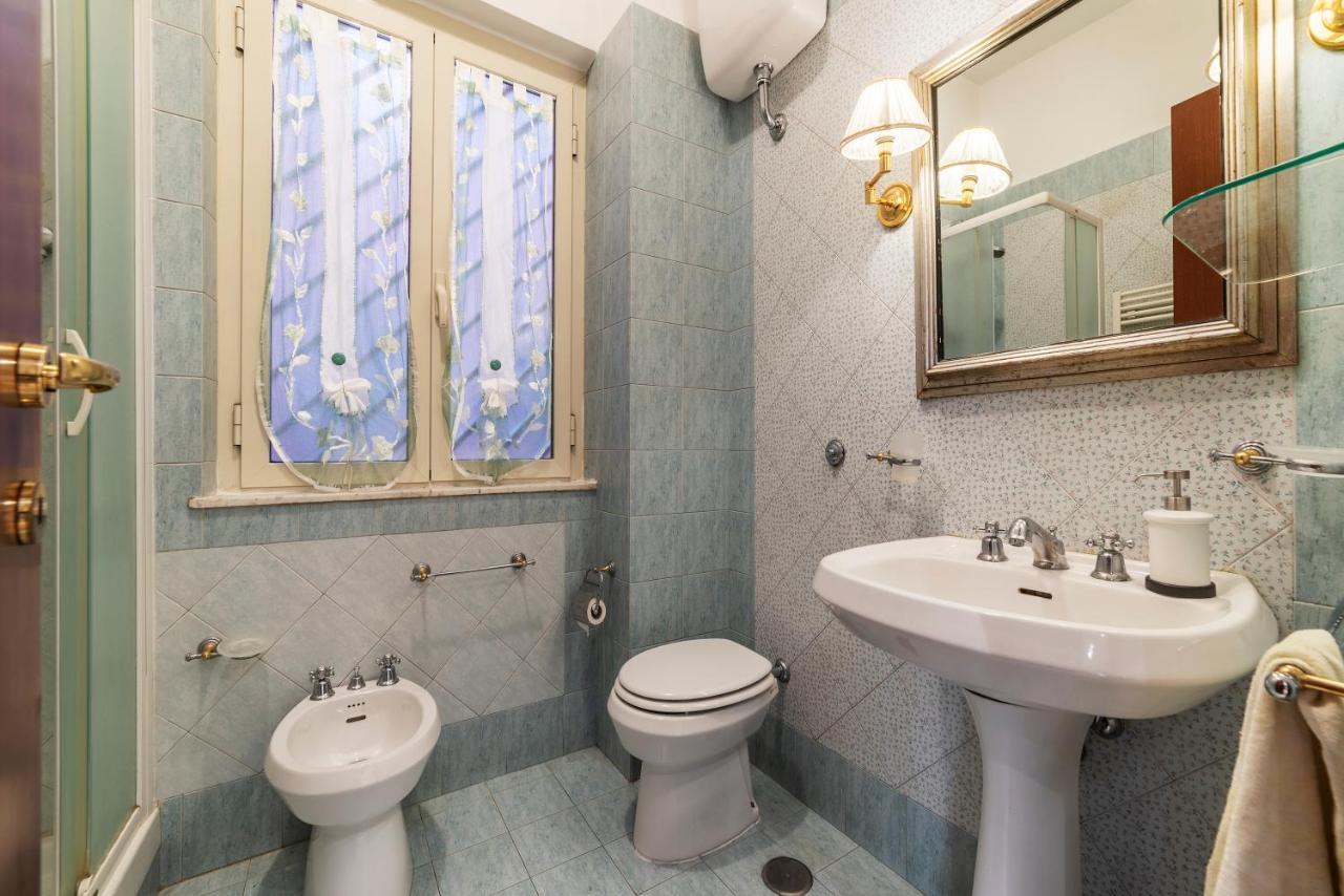 Monteverde Roomy Apartment Sun And Flowers Рим Екстериор снимка